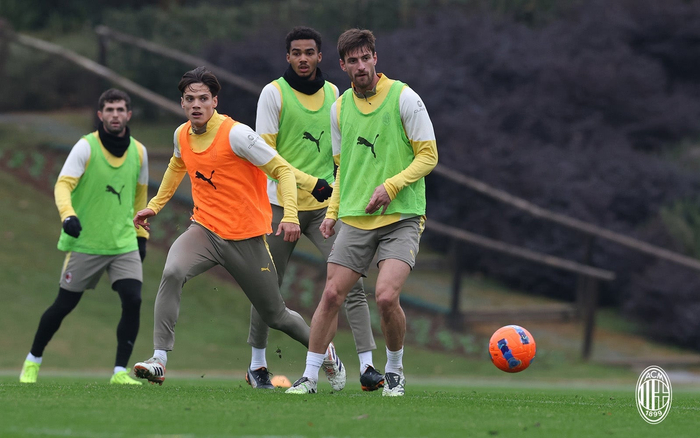 赛前体能课后；布莱顿再遭质疑备战意大利杯；震撼外界；球队文化再被提及的简单介绍